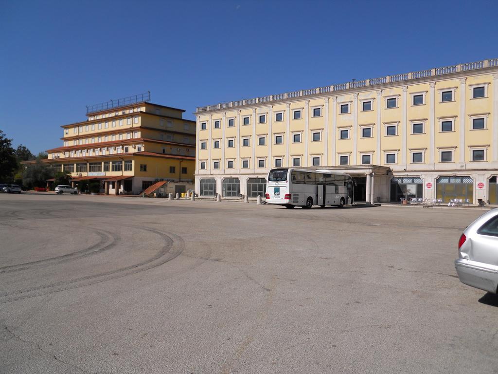Grand Hotel Pavone Cassino Exterior foto